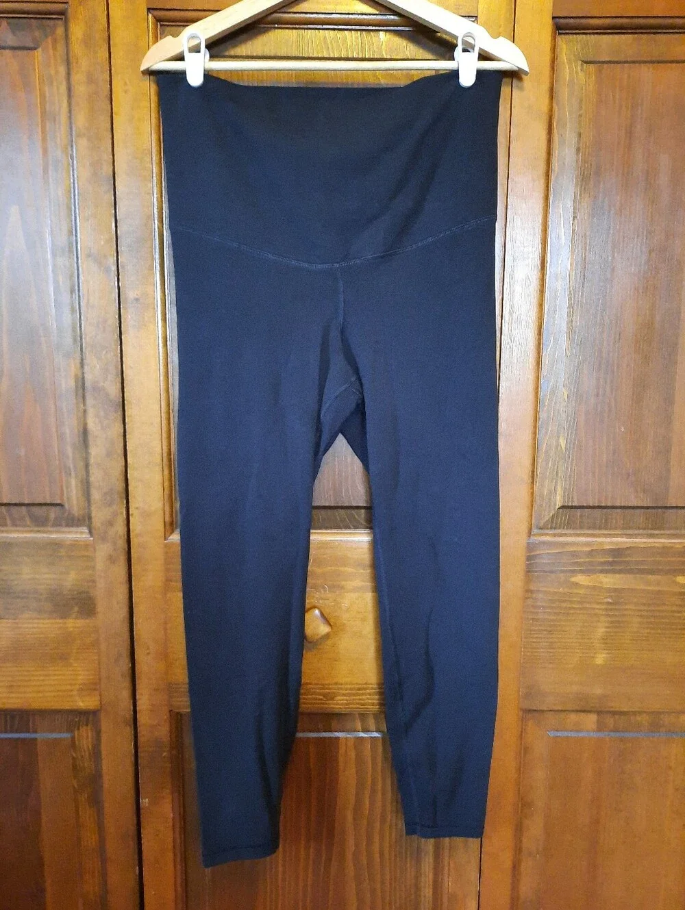 Old Navy Maternity Powerchill High-Rise Go-Dry Black Leggings Size Medium